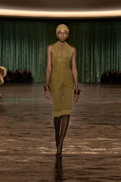Look 3